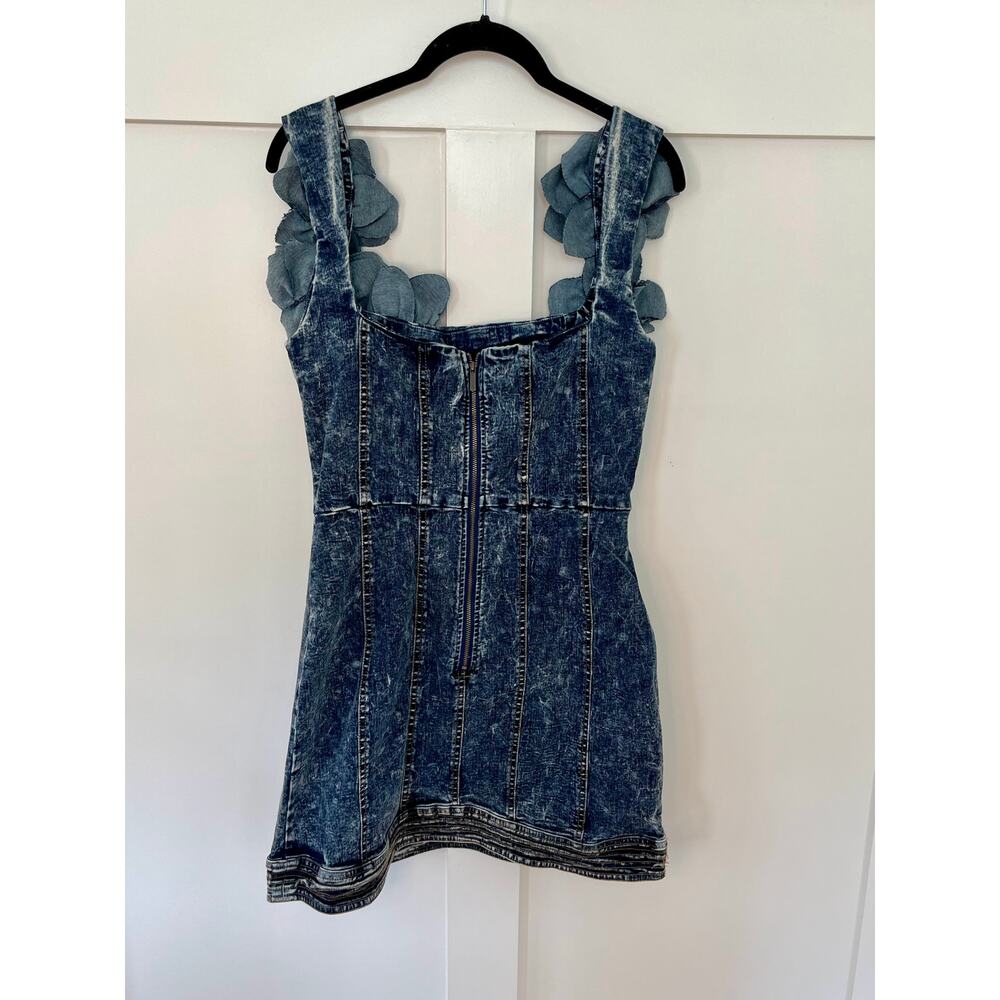 NEW NWT Elliatt Camila Denim Mini Dress Blue Size Medium - Picture 3 of 6